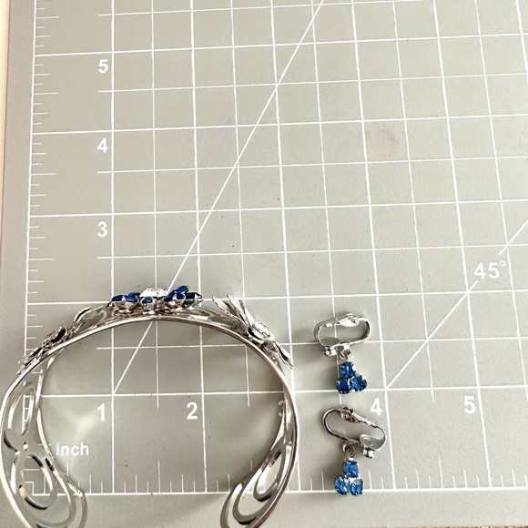 Vintage Sapphire Blue Rhinestone Bracelet & Earrings - Picture 9 of 13
